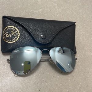 Ray-Ban glasses, hardly warn. In great condition 😊